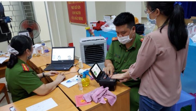 Công an quận Tân Phú, TP.Hồ Chí Minh:  Sử dụng Zalo đẩy nhanh tiến độ cấp Căn cước công dân gắn chip - Ảnh 1.