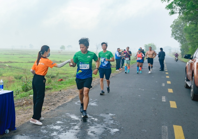 Cận cảnh đường chạy cực chất của giải chạy BaDen Mountain Marathon 2021 - Ảnh 6.