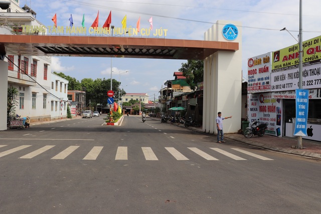 Thị trấn Ea T'Ling (Cư Jút - Đắk Nông):  Một điểm sáng người dân hiến hàng ngàn mét vuông đất làm đường giao thông! - Ảnh 2.