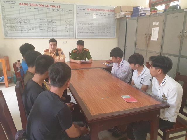 Phú Thọ: Triệu tập nhóm thanh niên đánh võng trên trên 322 thị trấn Thanh Sơn - Ảnh 1.