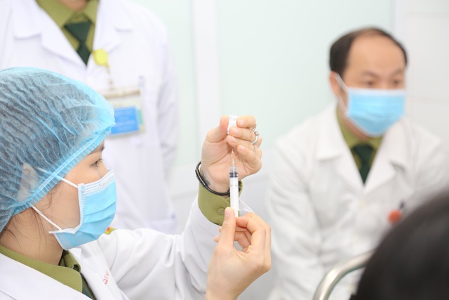 Việt Nam hoàn thành việc tiêm thử nghiệm vaccine Nano Covax mũi 2 giai đoạn 2  - Ảnh 1.