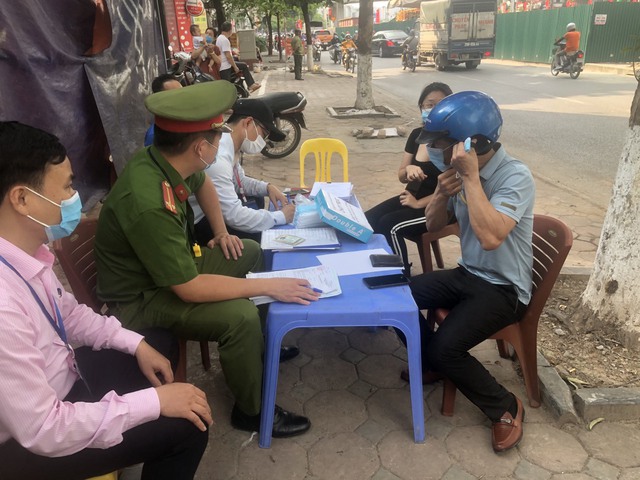 Tăng cường công tác phòng, chống dịch bệnh COVID-19 trên địa bàn phường Trung Hòa - Ảnh 1.