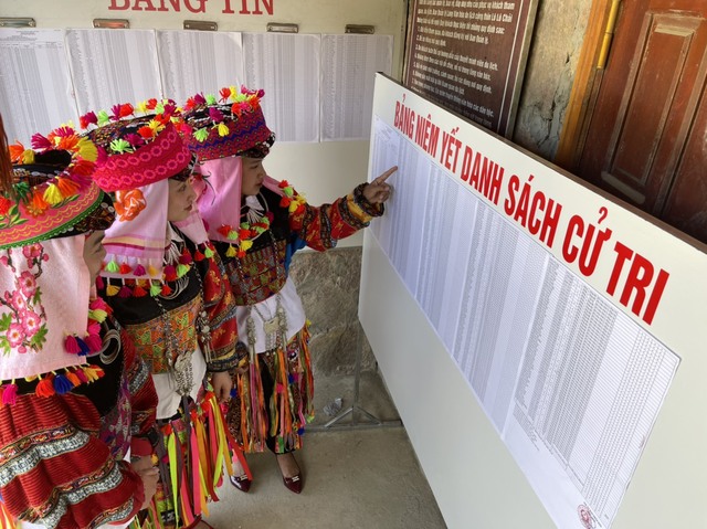 Huyện Đồng Văn (Hà Giang):  Gấp rút chuẩn bị cho công tác bầu cử - Ảnh 2.