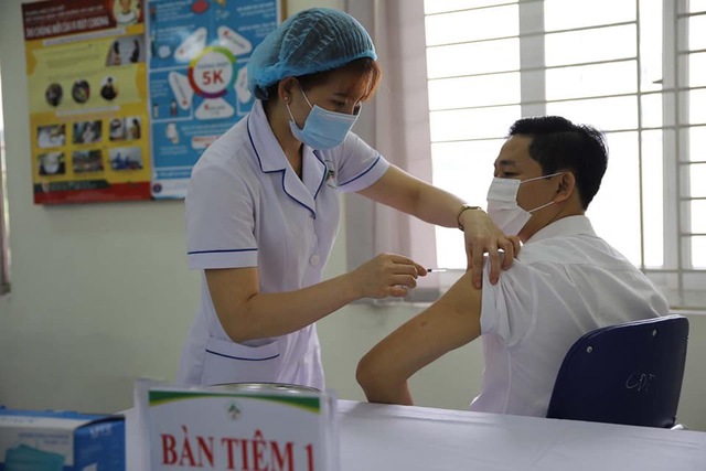 Đã có 959.182 người Việt Nam tiêm vắc xin COVID-19 - Ảnh 1.