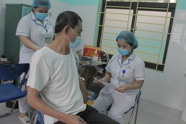 Hà Nội: Siết chặt việc quản lý các khu cách ly tập trung, đặc biệt là khu cách ly F1 - Ảnh 2. Hà Nội: Siết chặt việc quản lý các khu cách ly tập trung, đặc biệt là khu cách ly F1 - Ảnh 2.