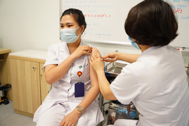 Việt Nam có 675.956 người đã tiêm chủng vắc xin COVID-19 - Ảnh 1.