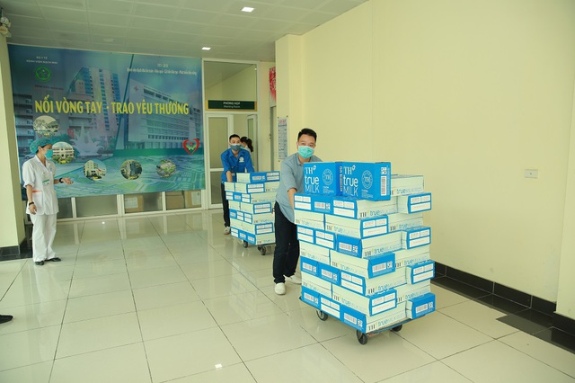 Tập đoàn TH trao tặng Hà Nam, Vĩnh Phúc hơn 145.000 sản phẩm đồ uống tốt cho sức khỏe, chung tay chống dịch COVID-19 - Ảnh 3.