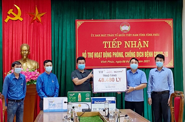 Tập đoàn TH trao tặng Hà Nam, Vĩnh Phúc hơn 145.000 sản phẩm đồ uống tốt cho sức khỏe, chung tay chống dịch COVID-19 - Ảnh 2.