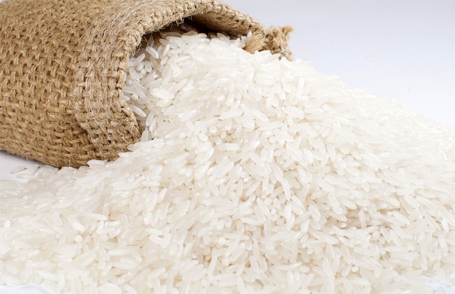 Giá gạo hôm nay 18/6: Gạo xuất khẩu giảm 5 USD/tấn - Ảnh 1.