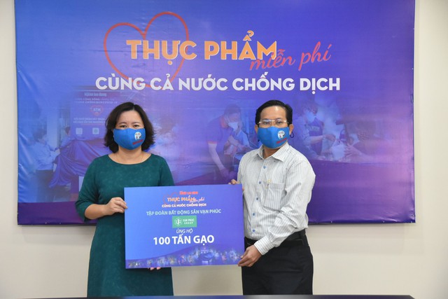 VAN PHUC GROUP ủng hộ 100 tấn gạo, 2.000 quần áo bảo hộ chống dịch Covid-19 - Ảnh 2.