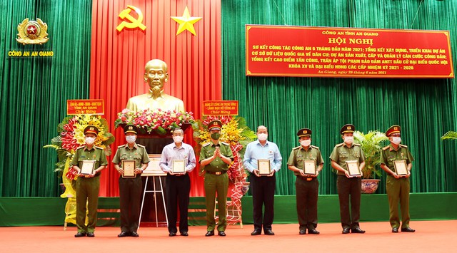 Công an tỉnh An Giang sơ kết công tác 6 tháng đầu năm 2021 - Ảnh 3.