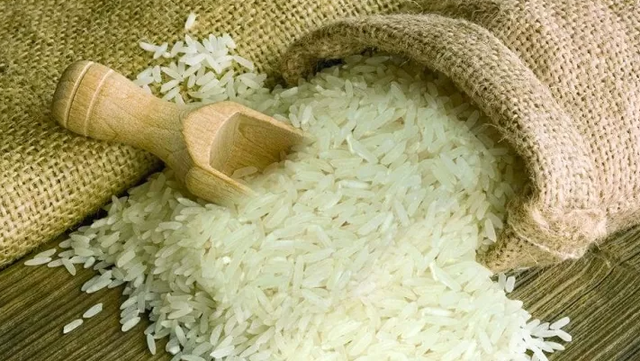 Giá gạo hôm nay 10/7: Gạo xuất khẩu bất ngờ giảm mạnh trên 80 USD - Ảnh 1.