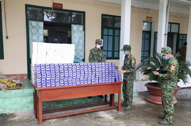 BĐBP Kiên Giang liên tiếp bắt giữ nhiều vụ buôn lậu thuốc lá qua biên giới - Ảnh 1.