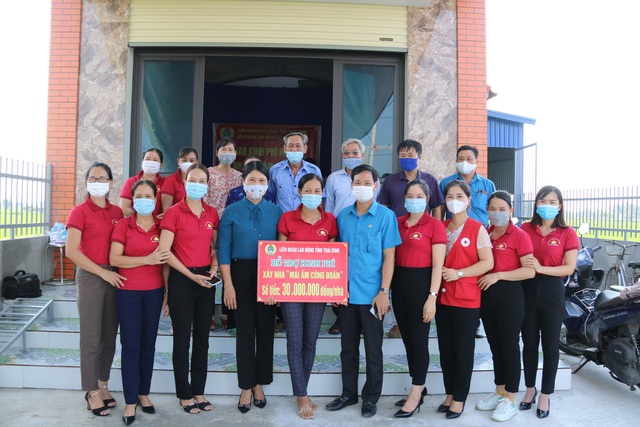 Thái Bình: Tổ chức trao kinh phí hỗ trợ đoàn viên xây nhà mái ấm - Ảnh 3.