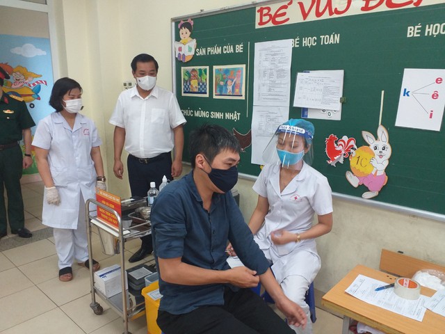 Hoàn Kiếm - Hà Nội: Lên kế hoạch tổ chức tiêm chủng vaccine COVID-19 và tăng cường kiểm soát phòng, chống dịch bệnh trên địa bàn quận  - Ảnh 5.