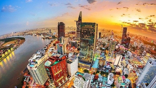 HSBC hạ dự báo tăng trưởng GDP Việt Nam xuống 6,1%, lạm phát đạt 2,8% - Ảnh 1.