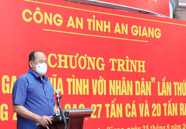 Đồng chí Nguyễn Thanh Bình, Chủ tịch UBND tỉnh - Trưởng Ban chỉ đạo phòng, chống dịch COVID-19 tỉnh An Giang phát biểu tại lễ ra quân.