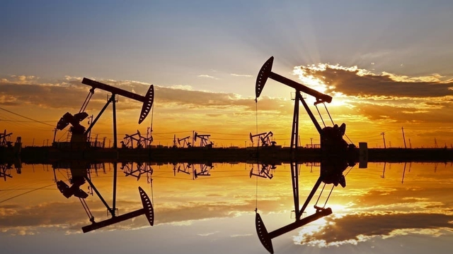 Giá dầu hôm nay 31/8: Giảm nhẹ do khả năng OPEC+ tiếp tục &quot;bơm&quot; thêm dầu - Ảnh 1.