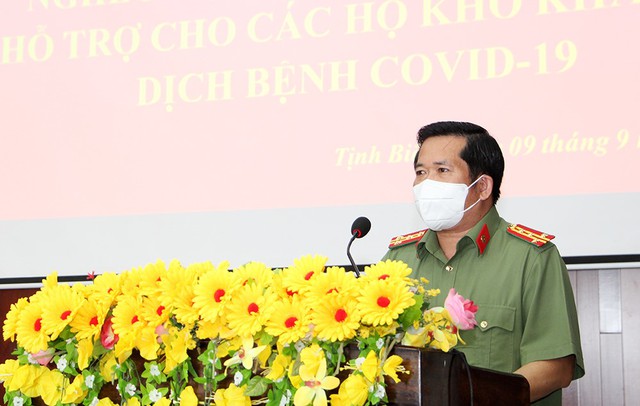 Đại tá Đinh Văn Nơi, Giám đốc Công an tỉnh phát biểu tại buổi trao quà.