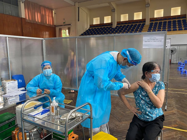 Gần 27,2 triệu liều vaccine COVID-19 đã được tiêm tại Việt Nam - Ảnh 1.