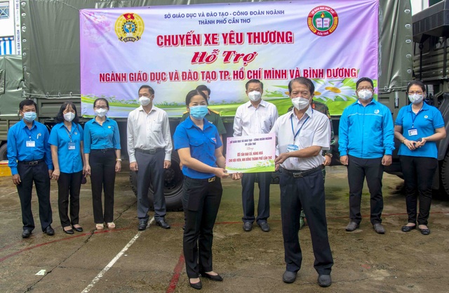 Ngành GD&ĐT thành phố Cần Thơ gửi tặng Đội viên, Nhi đồng thành phố 5 tấn rau củ để góp phần chia sẻ cùng thiếu nhi có hoàn cảnh khó khăn trên địa bàn thành phố.