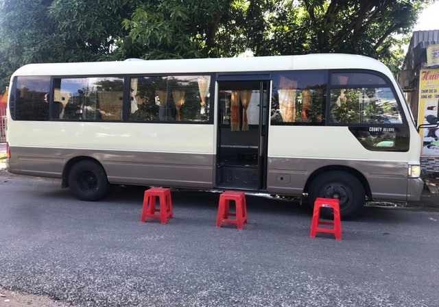 Xe ô tô y tế lưu động của Công an tỉnh phục vụ chống dịch tại An Phú.