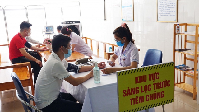 Quảng Ninh: Phấn đấu hoàn thành tiêm vắc xin COVID-19 mũi 2 trong tháng 10/2021 - Ảnh 2.