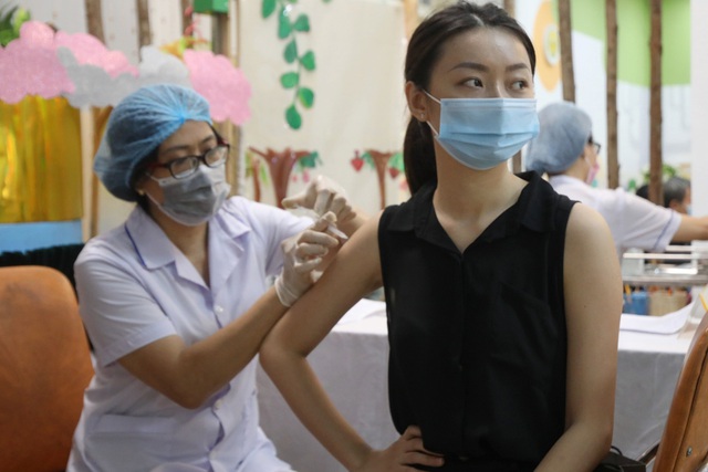 Kiên Giang: Huy động lực lượng y tế hỗ trợ Phú Quốc trong công tác tiêm chủng vắc-xin Covid-19 - Ảnh 1.