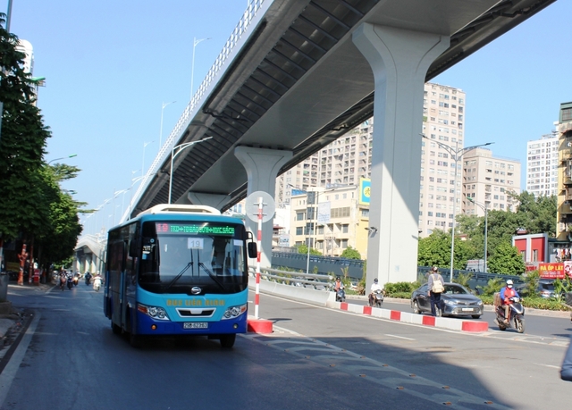 Hà Nội: Kiến nghị cho phép xe buýt được hoạt động lại từ 1/10 - Ảnh 1.