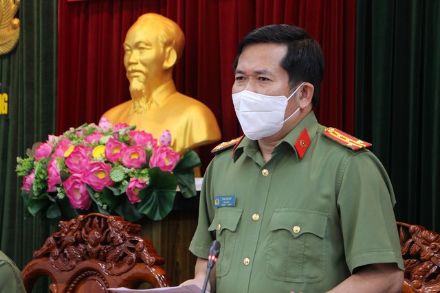 Đại tá Đinh Văn Nơi, Giám đốc Công an tỉnh phát biểu tại Hội nghị.