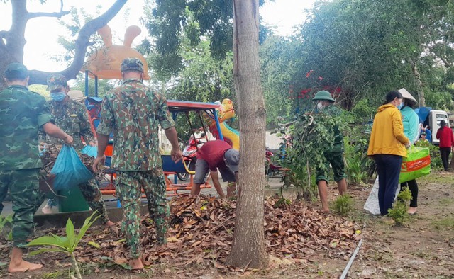 Kiên Giang: Bộ đội Biên phòng xã đảo Thổ Châu hỗ trợ dọn dẹp trường lớp đón học sinh năm học mới - Ảnh 5.