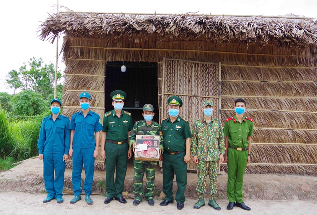 Kiên Giang: Chính ủy BĐBP tỉnh kiểm tra công tác phòng, chống dịch COVID-19 tuyến biên giới Giang Thành - Hà Tiên - Ảnh 3.