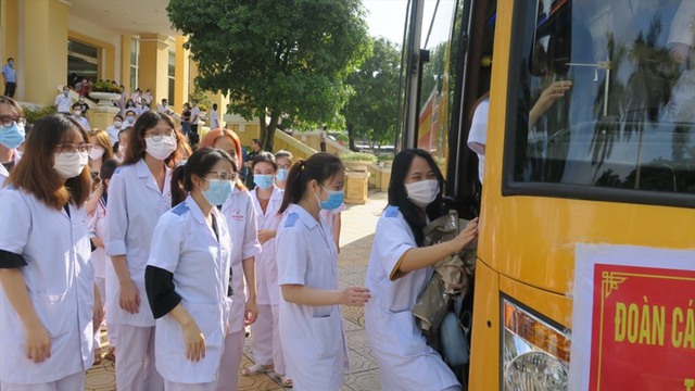200 cán bộ y tế thành phố Cảng lên đường hỗ trợ Thủ đô chống dịch - Ảnh 1.