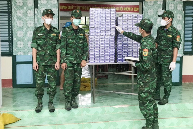 Kiên Giang: Mật phục thu giữ 1.800 bao thuốc lá lậu - Ảnh 1.