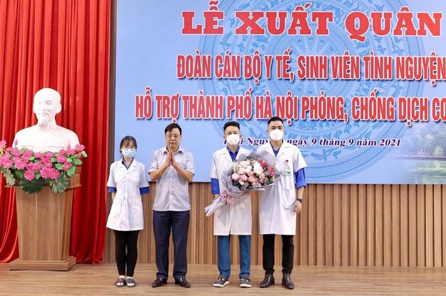 Thái Nguyên: Gần 200 cán bộ y tế, sinh viên hỗ trợ Hà Nội chống dịch - Ảnh 1.