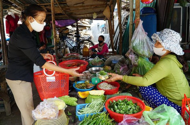 Hà Nội: Năm 2022, 100% chợ sẽ được giám sát, kiểm tra chất lượng an toàn thực phẩm - Ảnh 1.