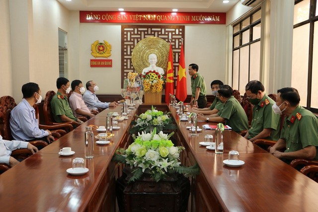 Đại tá Nguyễn Nhật Trường, Phó Bí thư Đảng ủy, Phó Giám đốc Công an tỉnh gửi lời cảm ơn đến Đoàn công tác.