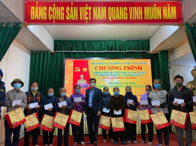 Thái Bình: Tiếp tục trao gần 3.000 suất quà Tết cho đoàn viên, NLĐ từ nguồn phân bổ của UBND tỉnh - Ảnh 2.