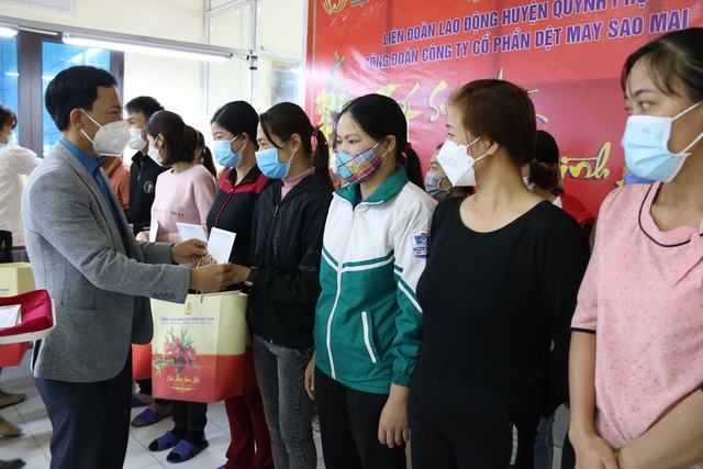 Thái Bình: Tiếp tục trao gần 3.000 suất quà Tết cho đoàn viên, NLĐ từ nguồn phân bổ của UBND tỉnh - Ảnh 3.