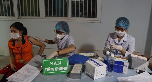 Thanh Hóa: Thị xã Bỉm Sơn ngày đầu ra quân Chiến dịch tiêm chủng vắc xin mùa Xuân 2022 - Ảnh 1.