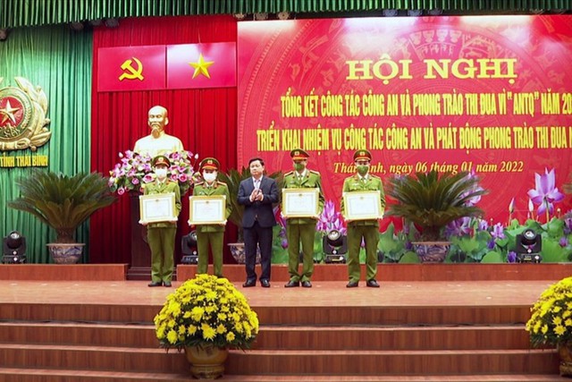 Thái Bình: Chủ tịch tỉnh tặng bằng khen cho ban chuyên án phá án nghìn tỷ - Ảnh 1.