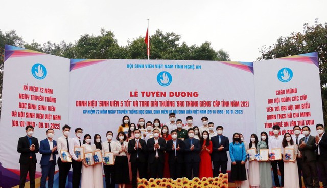 Nghệ An: Trao thưởng danh hiệu 'Sinh viên 5 tốt' và 'Sao tháng Giêng' năm 2021 - Ảnh 3.