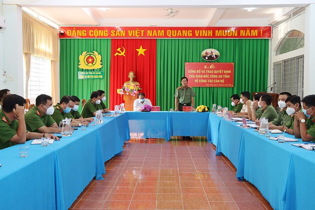 Đại tá Nguyễn Nhật Trường, Phó Giám đốc Công an tỉnh phát biểu chỉ đạo tại Công an huyện Châu Phú.