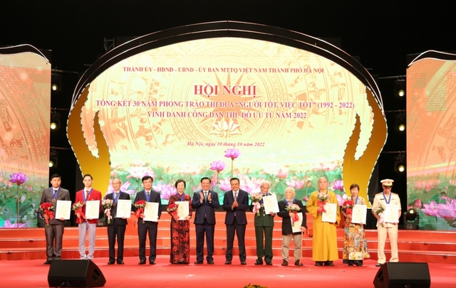 Hà Nội: Tổng kết 30 năm phong trào thi đua “Người tốt, việc tốt” và vinh danh công dân Thủ đô ưu tú năm 2022 - Ảnh 2.