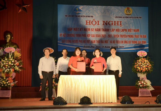 Thái Bình: Ký kết chương trình phối hợp để đảm bảo quyền lợi tốt hơn cho CNVCLĐ nữ - Ảnh 3.