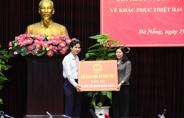 Đà Nẵng: Bộ Giáo dục và Đào tạo hỗ trợ học sinh 4.000 bộ sách giáo khoa - Ảnh 1.