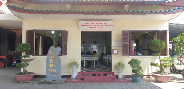 Kiên Giang: Phòng thuốc nam hơn 30 năm từ thiện chữa bệnh giúp người tại Đình thờ Nguyễn Trung Trực.  - Ảnh 3.