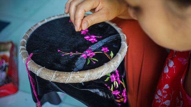 1.000 năm lưu giữ vẻ đẹp Việt của làng nghề may áo dài Trạch Xá - Ảnh 4.