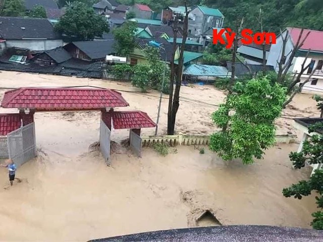 Nghệ An: Mưa lớn, lụt, lũ quét, sạt lở đất gây thiệt hại nặng nề - Ảnh 3.