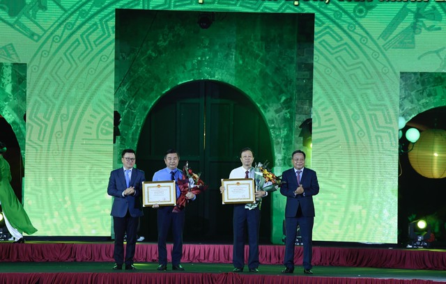 Lễ trao Giải báo chí về phát triển văn hóa và xây dựng người Hà Nội thanh lịch, văn minh lần thứ V - Ảnh 3.